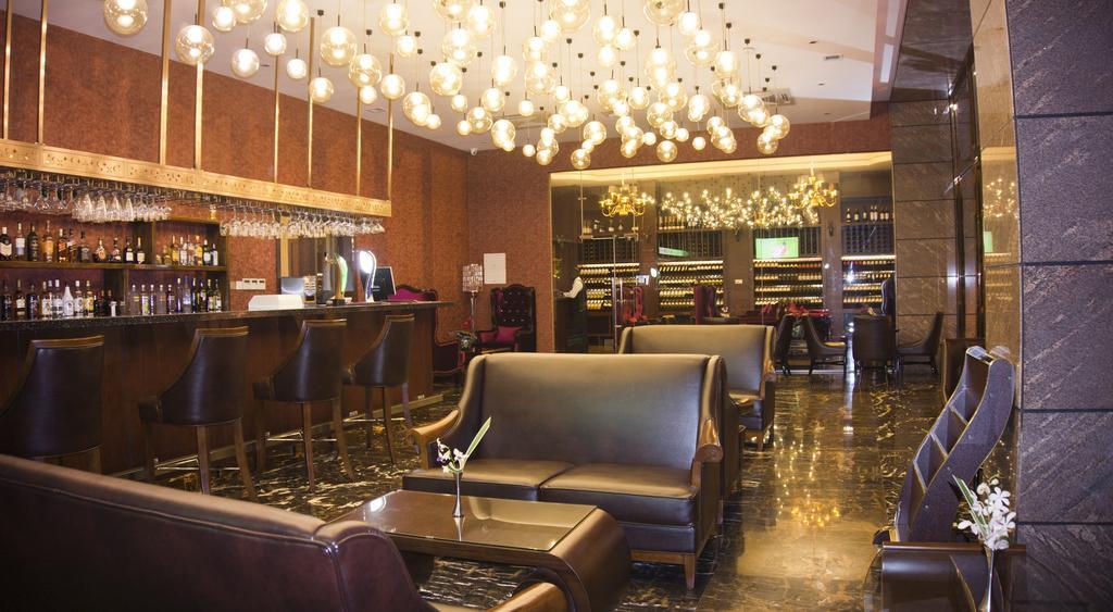 Tang Palace Hotel Accra Bagian luar foto