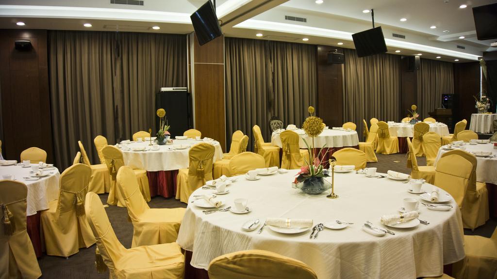Tang Palace Hotel Accra Bagian luar foto