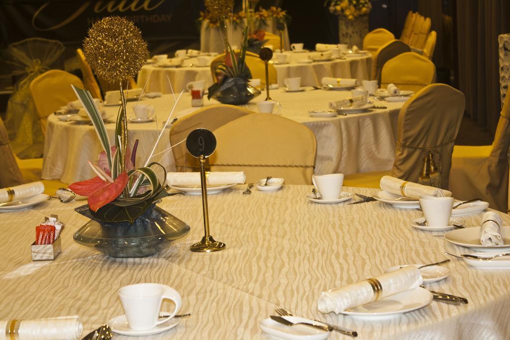 Tang Palace Hotel Accra Bagian luar foto