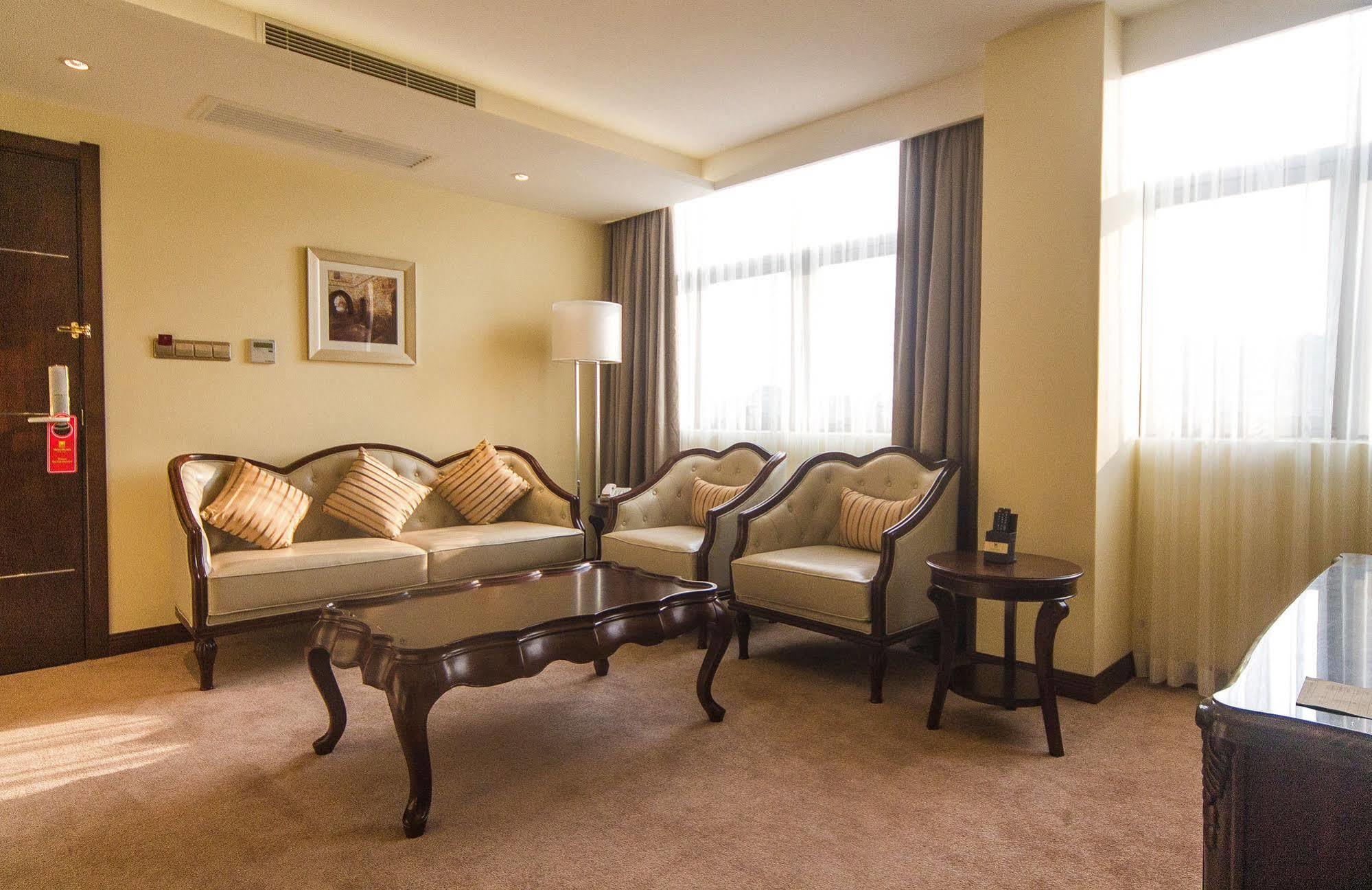 Tang Palace Hotel Accra Bagian luar foto