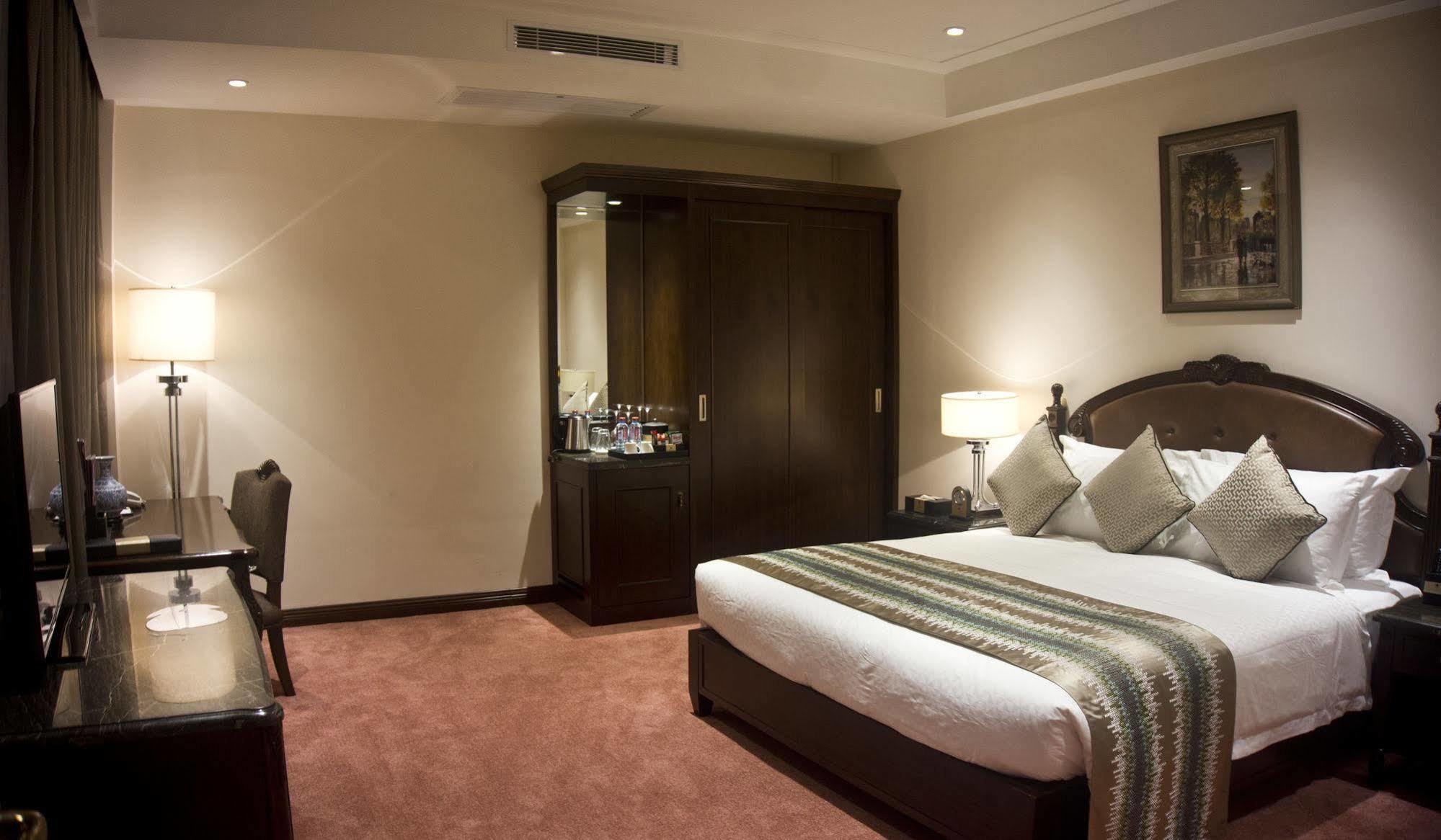 Tang Palace Hotel Accra Bagian luar foto