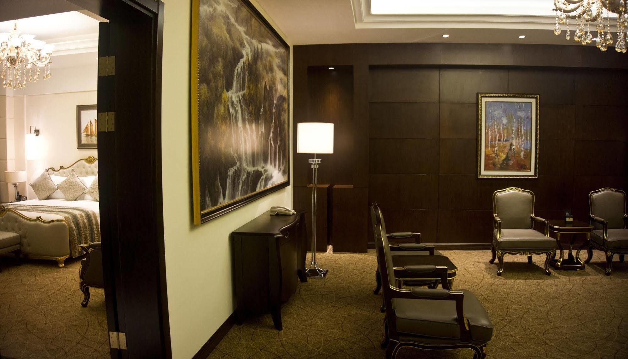 Tang Palace Hotel Accra Bagian luar foto